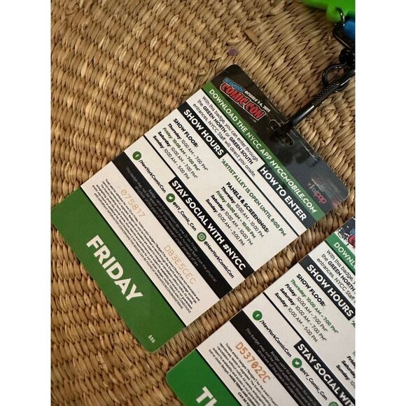 New York Comic Con 2019 Badges & Lanyards (2) - Picture 11 of 11
